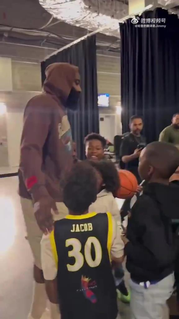 哈登賽后對小朋友：聽你們家長的話，總有一天你們也會打進(jìn)NBA
