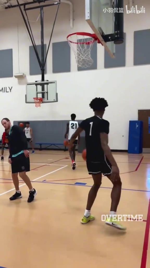 地表最強(qiáng)身體素質(zhì)？阿門扣籃簡直就像直升機(jī)起飛一樣！