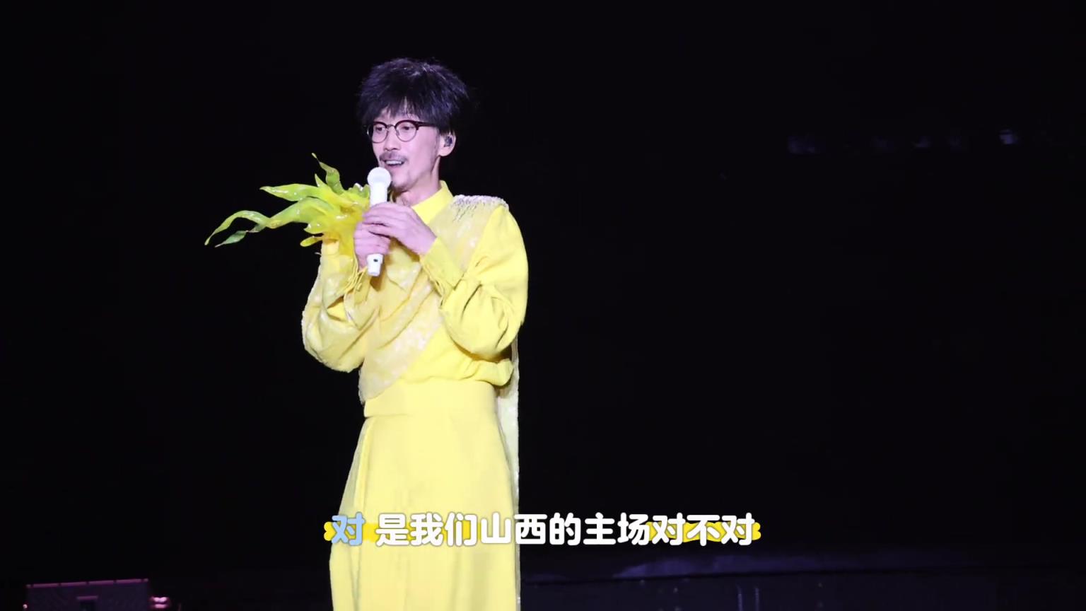 山西鬧他！周傳雄太原演唱會(huì)現(xiàn)場帶領(lǐng)歌迷為山西男籃加油助威